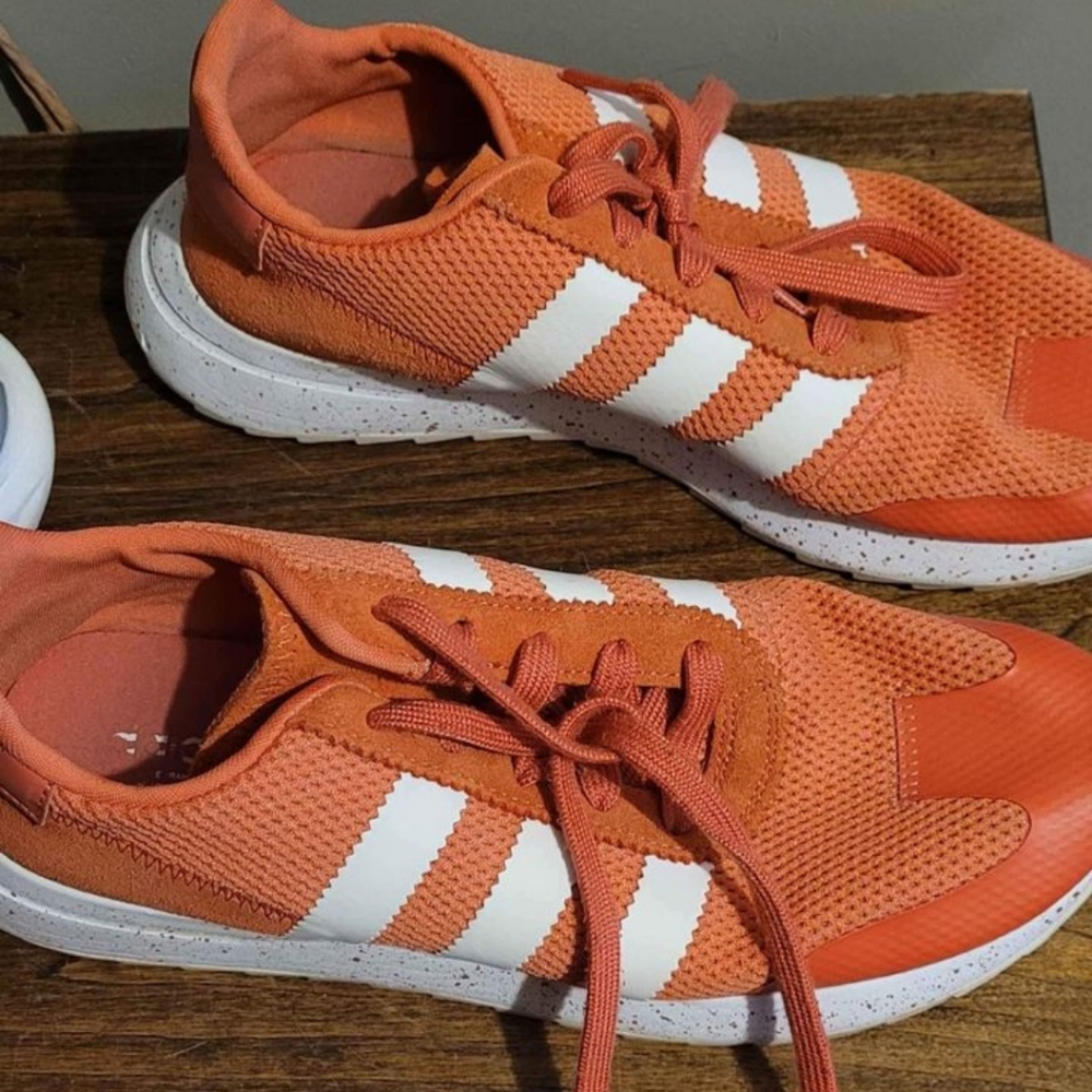 Adidas Flashback sneaker Size 8 Coral/Salmon